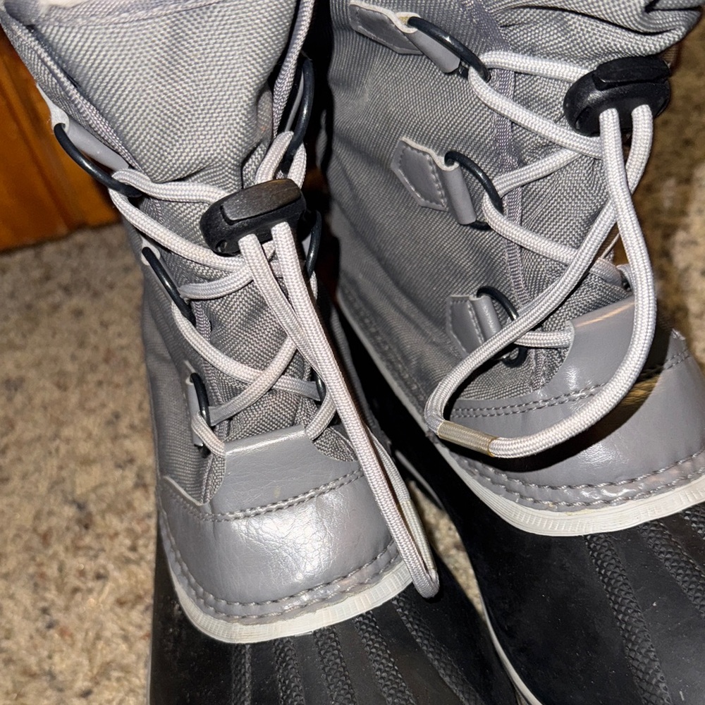Sorel Gray and Black Boots with White Lining - Picture 4 of 8